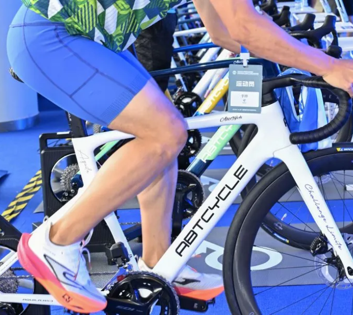 Passion Knows No Limits&mdash;Rain or Shine! Yunlu Composites Debuts Its All-Carbon Bicycle Range at the 2025 Shanghai Corporate Triathlon